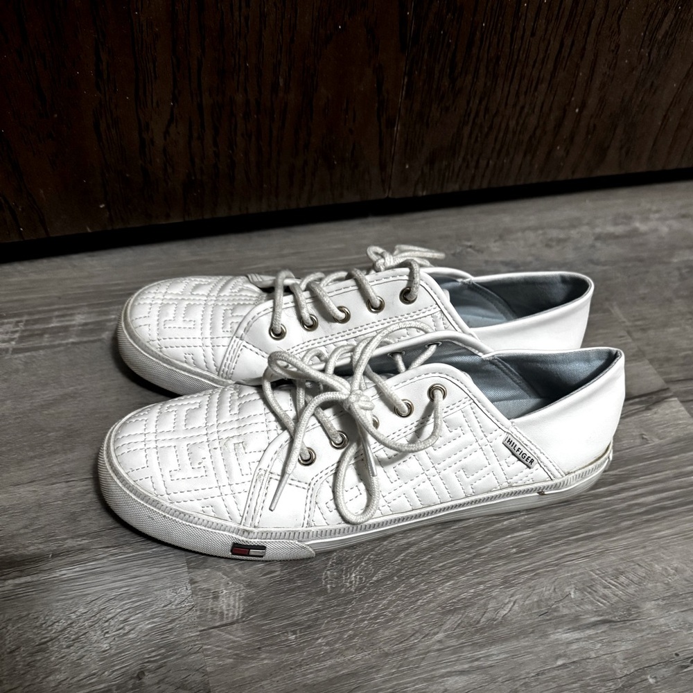 Tommy Hilfiger women’s white shoes